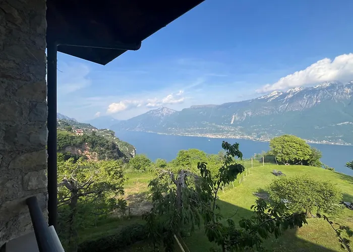 Hotels in Tremosine