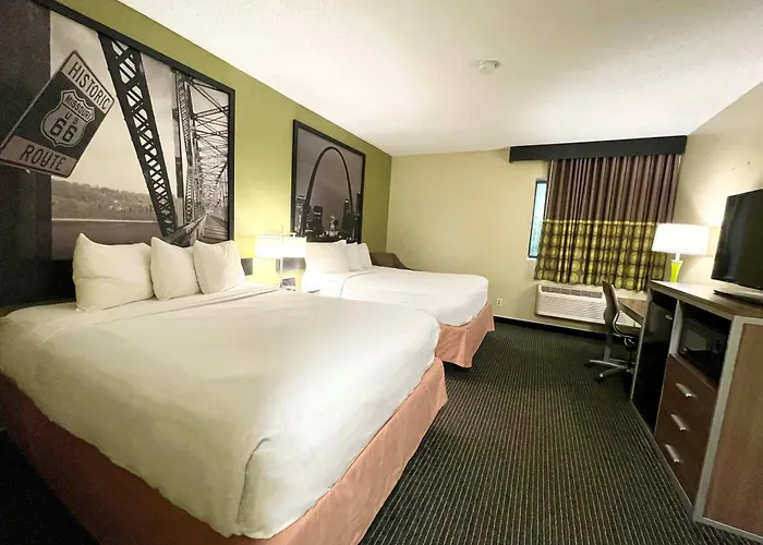 Saint Charles Hotels With Pool