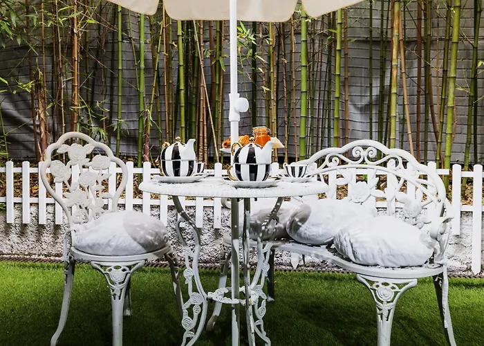 Les Canoubiers Luxe Et Serenite Au Coeur De Saint-Tropez Suites Spacieuses Avec Jardin Enchanteur