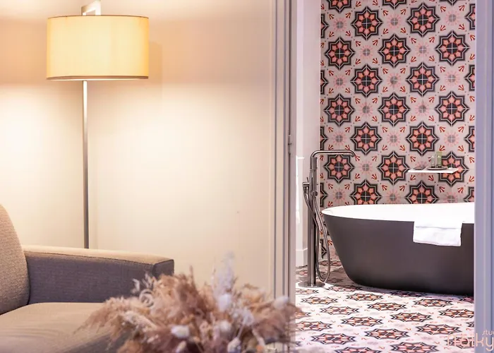 Montlivault Hotels