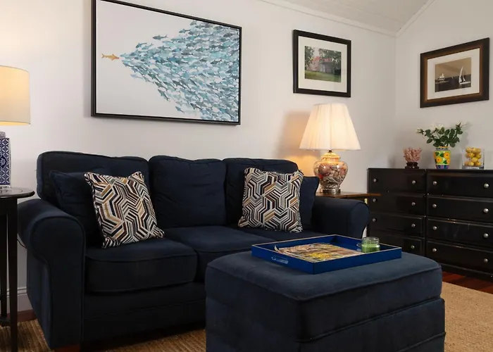 Harbor Knoll Bed And Breakfast Greenport