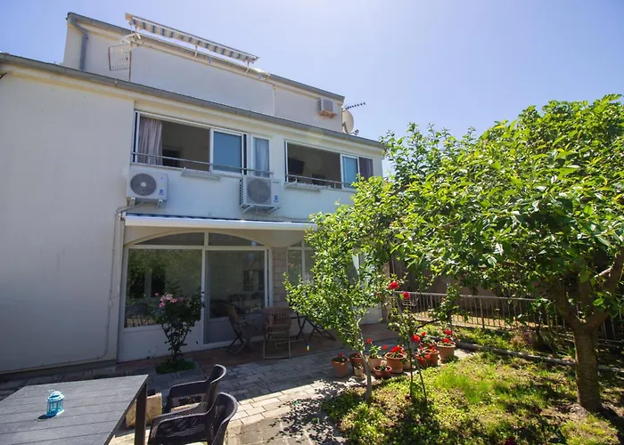 Apartments And Rooms With Parking Space Nin, Zadar - 5805