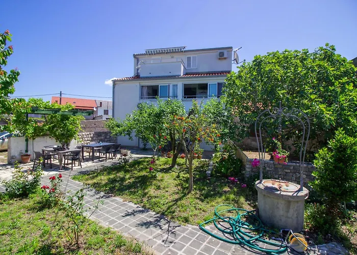 Apartments And Rooms With Parking Space Nin, Zadar - 5805