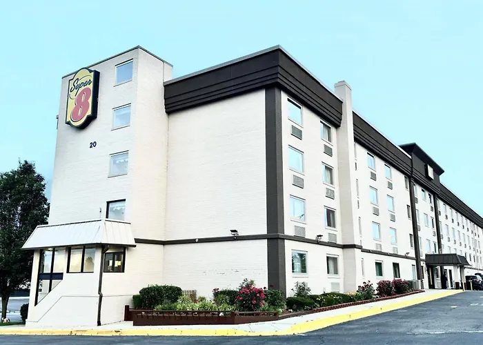 Super 8 By Wyndham Frederick Hotel