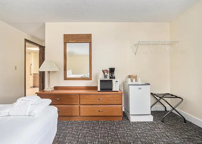 Ludington Pier House Motel