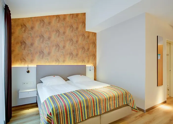 Detmold Hotels