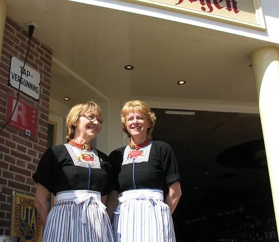 Hotel Cafe Restaurant Van Den Hogen Volendam