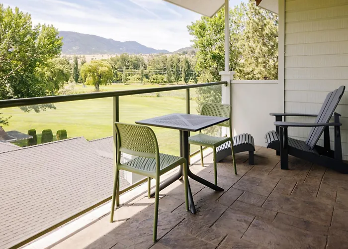 Naramata Hotels