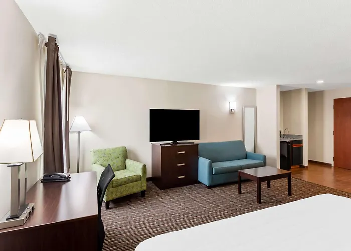 Grayson Hotels With Pool