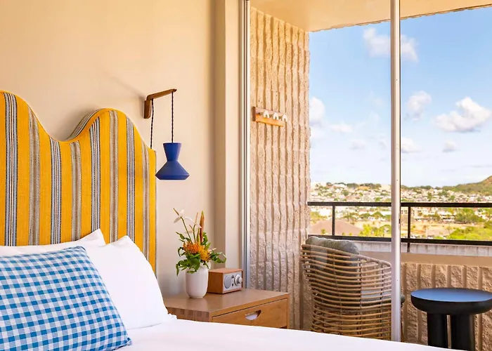 Wayfinder Waikiki - Voted Top 10 Best Hotels In Hawaii!
