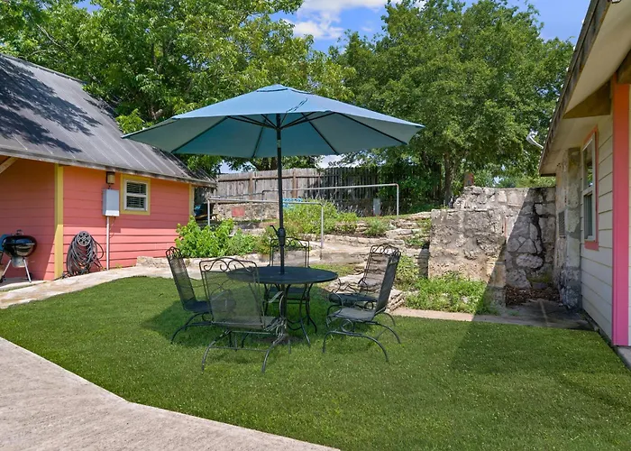 Blanco Riverside Cottages
