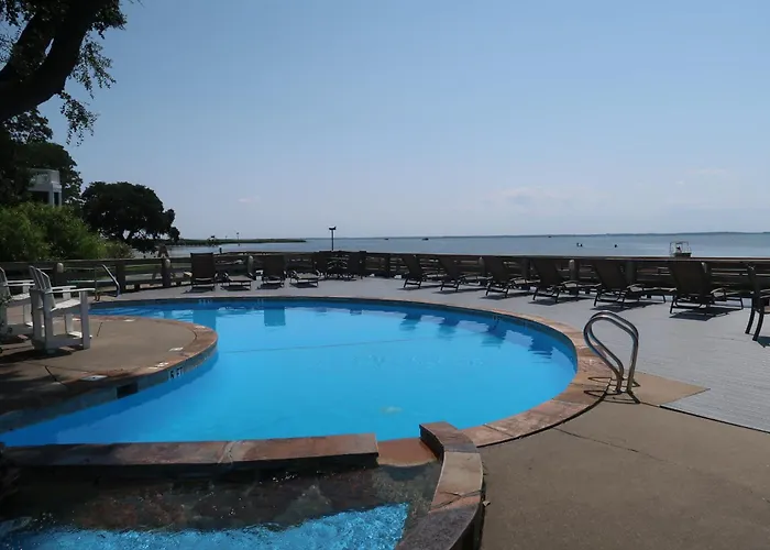 Corolla Hotels