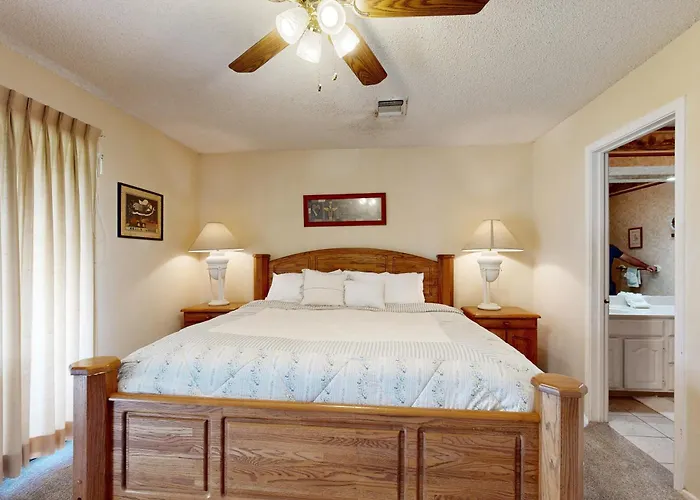 Condo On The Green Canyon Lake