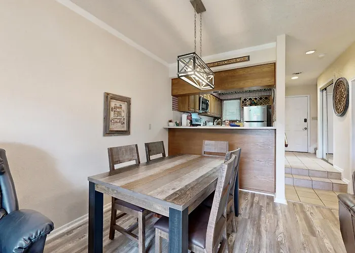 Condo On The Green Canyon Lake