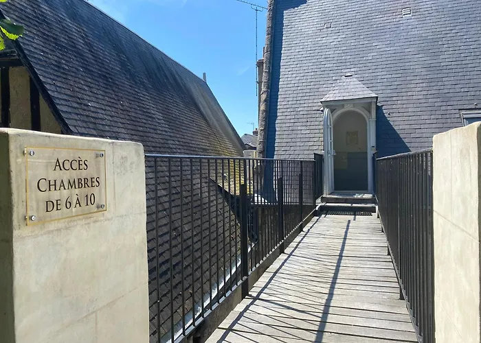 Luynes (Indre-et-Loire) Hotels