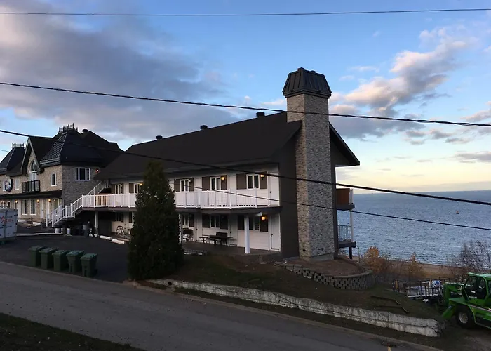 Saint-Simeon (Capitale-Nationale) Hotels