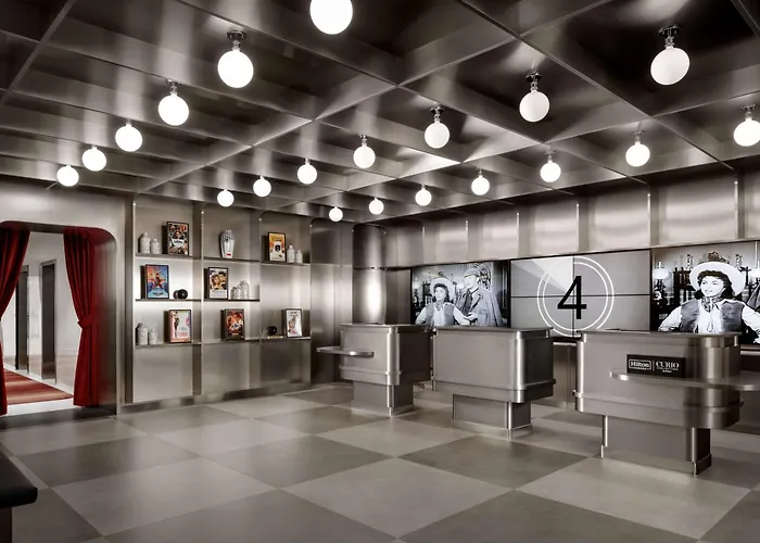 Toronto Hotels With Jacuzzi in Room