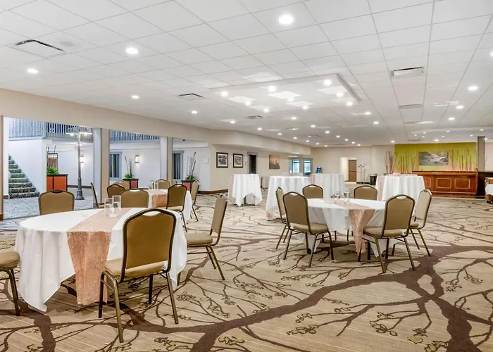 New Ulm Hotels With Pool