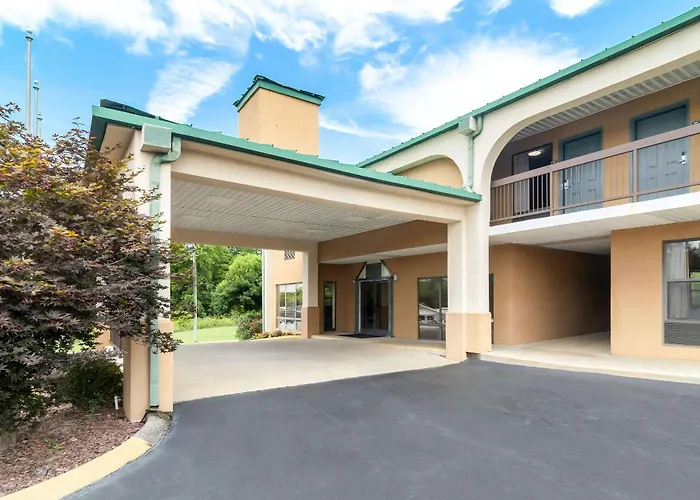 Russellville Hotels