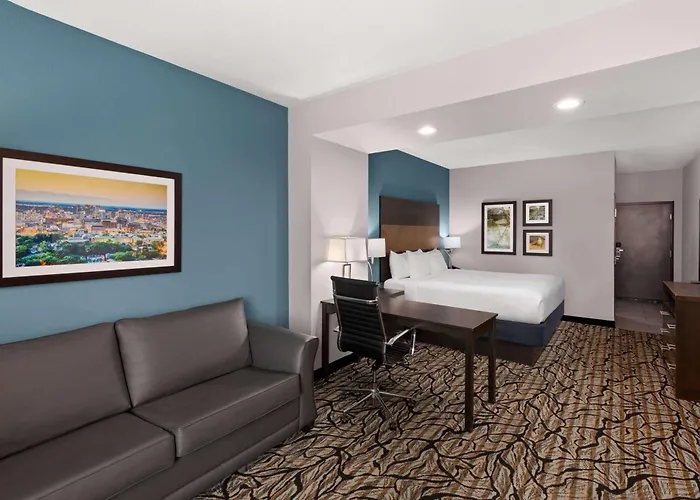 Hanceville Hotels