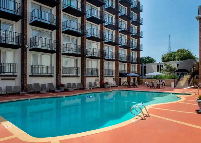 Winston-Salem Hotels With Pool