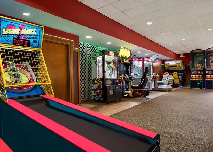 Ramada By Wyndham Alpena Hotel