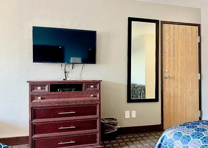 American Inn Cedar Rapids South