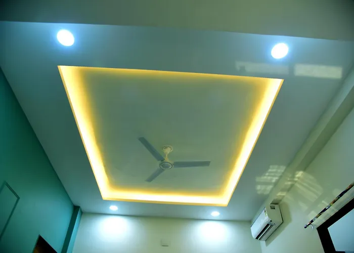 Palitana Hotels