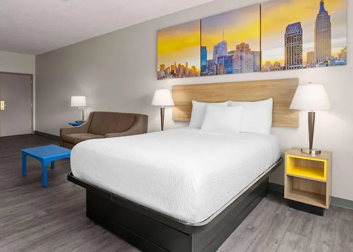 Days Inn & Suites By Wyndham Albany