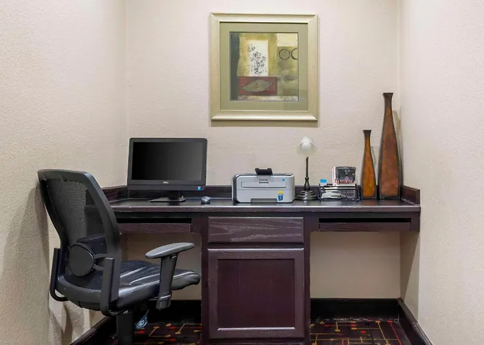 Groesbeck Hotels
