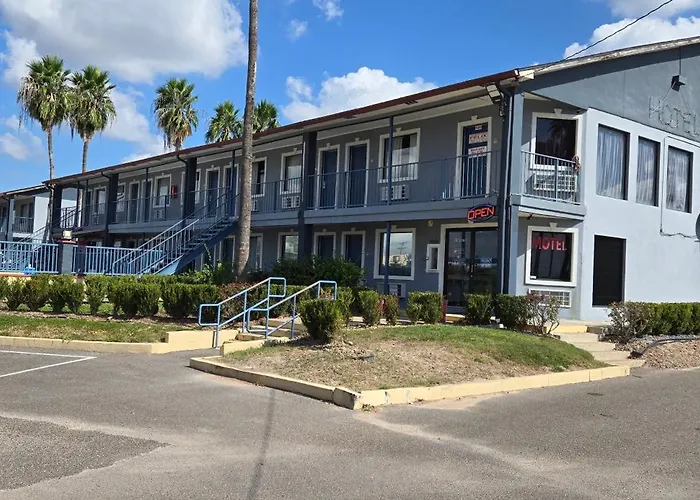 Deluxe Inn Airport