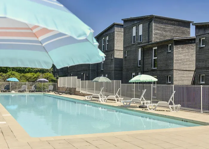Résidence de tourisme avec piscine, le Domaine de Saint Orens Montréal