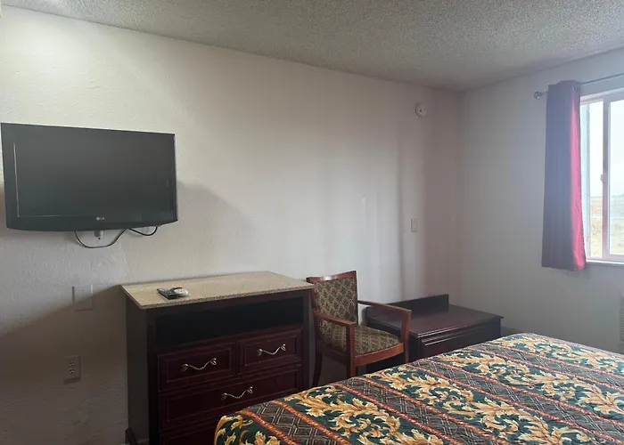 Nampa Inn & Suites