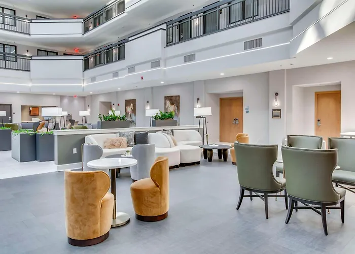 Embassy Suites By Hilton Louisville East