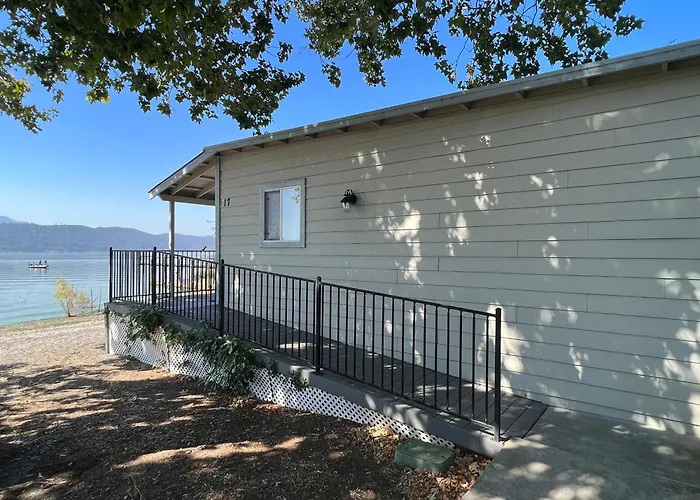 Clearlake Hotels