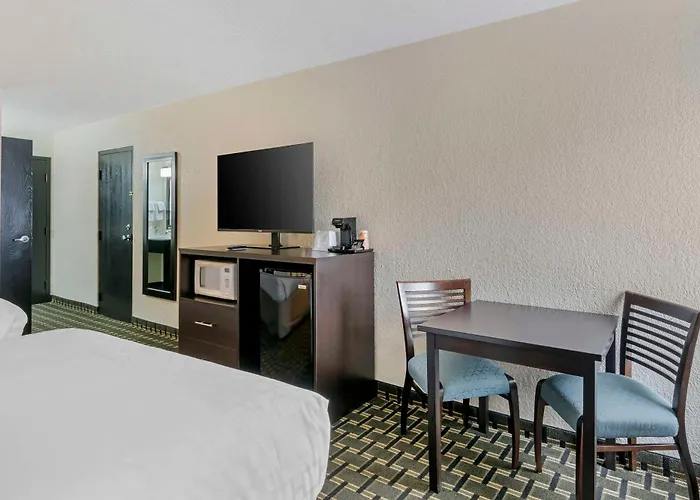Clarion Pointe Jasper Hotel