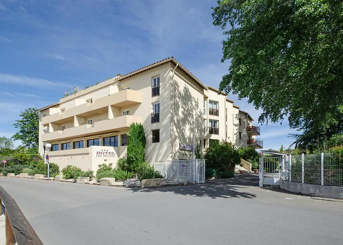 Hotel Les Nevons LʼIsle-sur-la-Sorgue