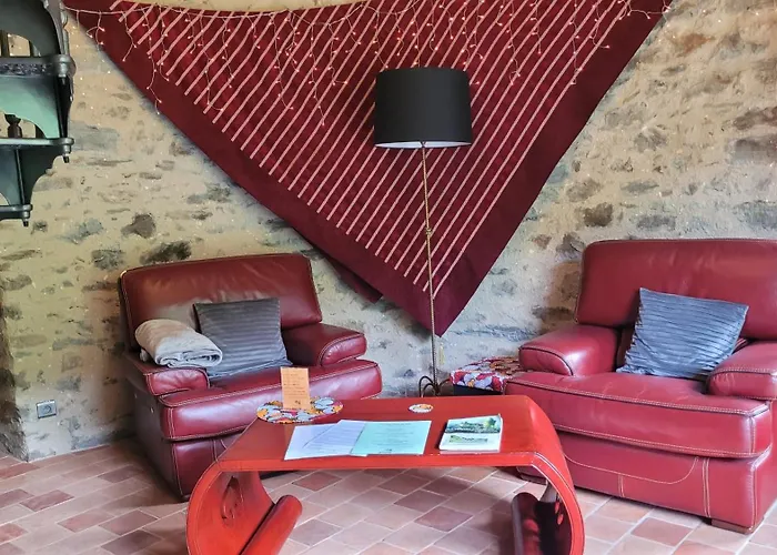 Le Manoir des Pélies Gîte et Chambres d'hôtes de charme à 6kms de Conques Spa, Piscine, Rivière, Thermes de Cransac