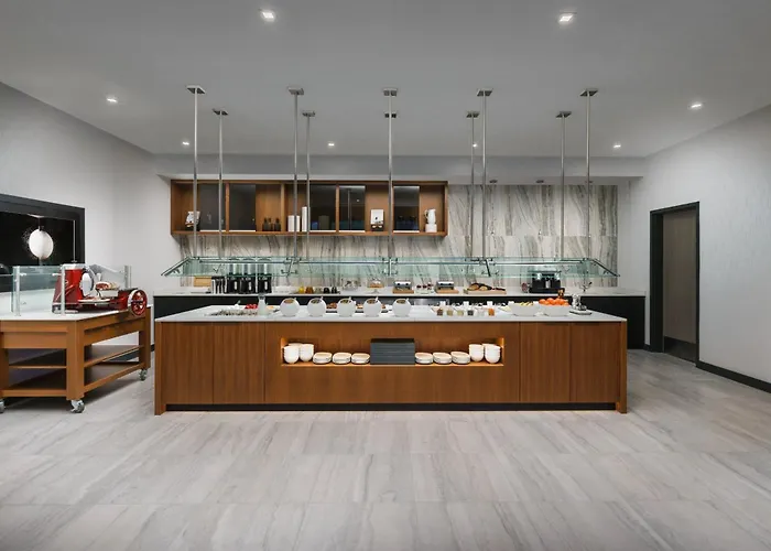 Paradise Valley Hotels