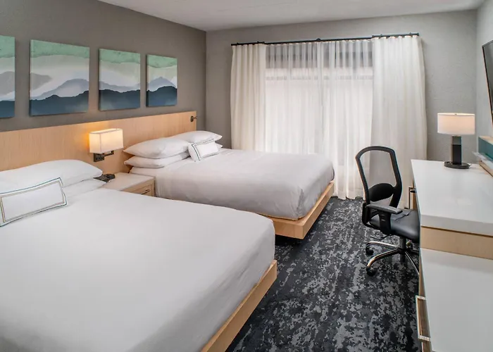 Huntington Hotels With Pool