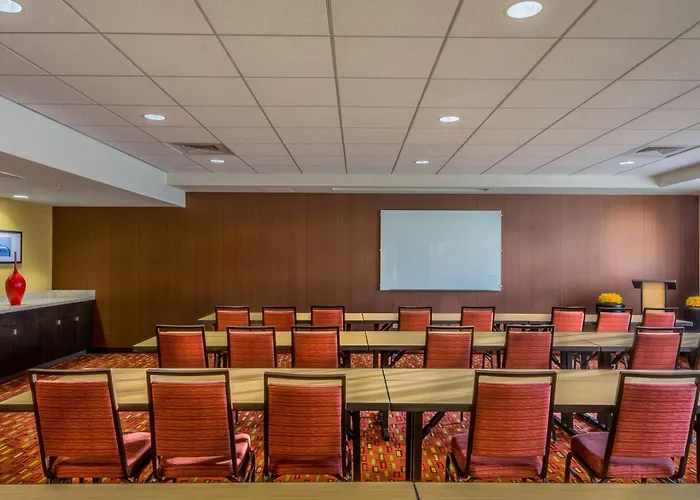 Courtyard By Marriott Charleston Downtown/Civic Center Hotel