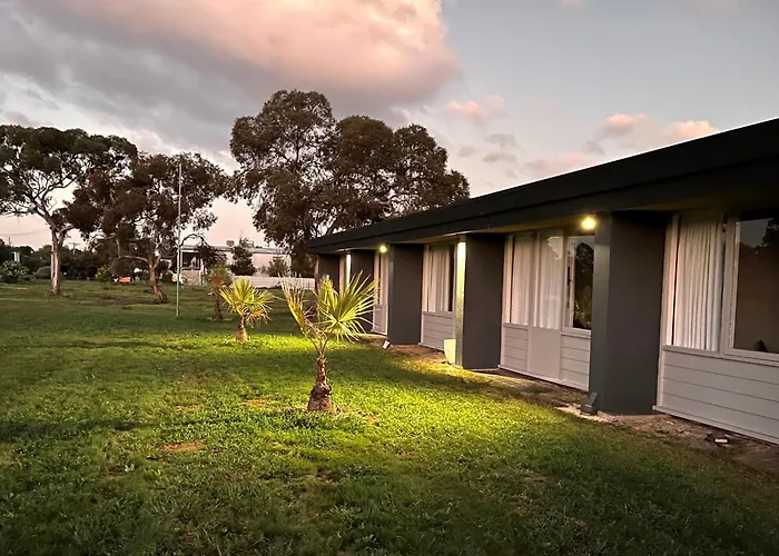 Lake Boga Hotels