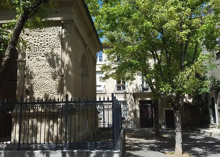 Chambre De Charme Au Coeur Du Vieux Valence -Confort & Calme