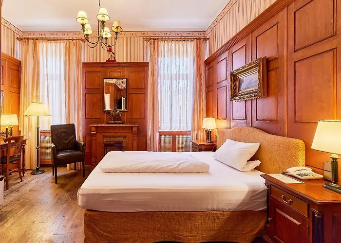 Hip Hotel