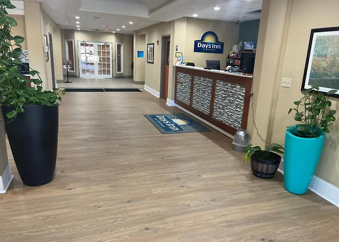 Cedartown Hotels