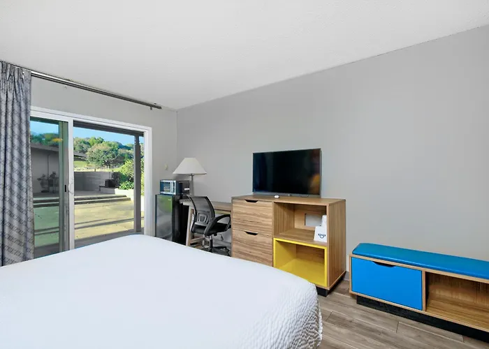 Novato Hotels
