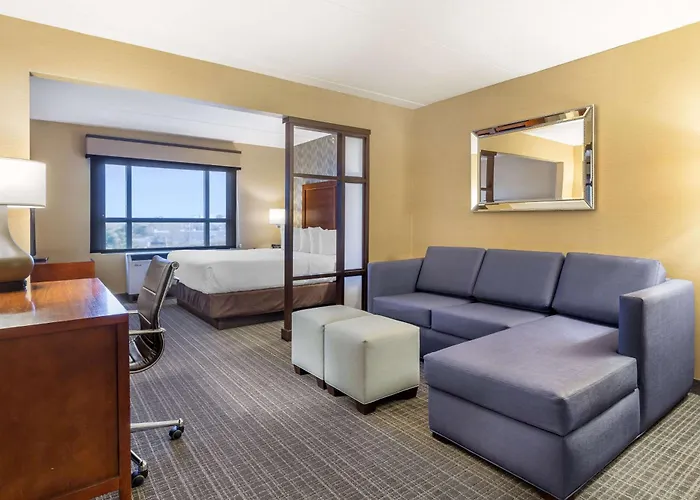 Comfort Inn & Suites Logan International Airport Revere