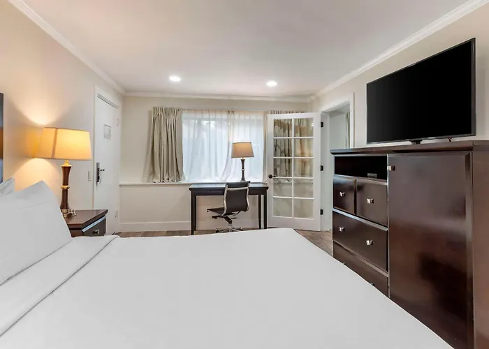 Best Western Carmel'S Town House Lodge