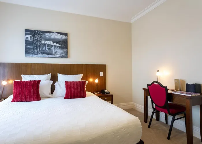 Tuakau Hotels