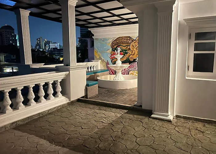 V20 Boutique Jacuzzi Hotel
